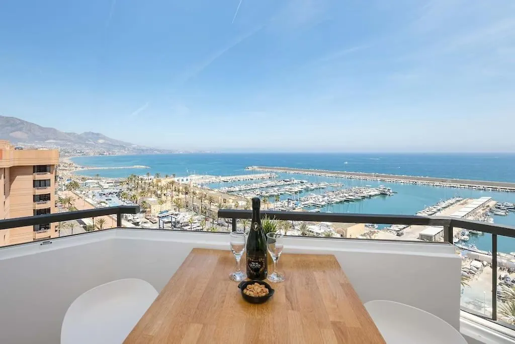 119-Magnificent Beach Front Apartment, פואנגירולה 0*,  ספרד