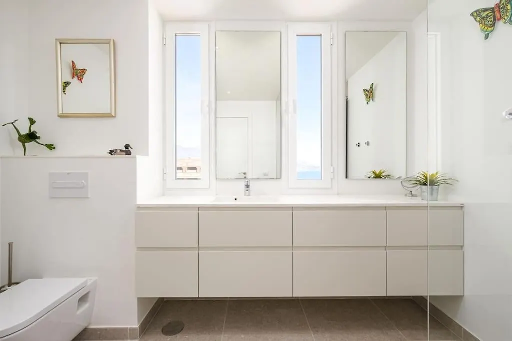 119-Magnificent Beach Front Apartment, פואנגירולה