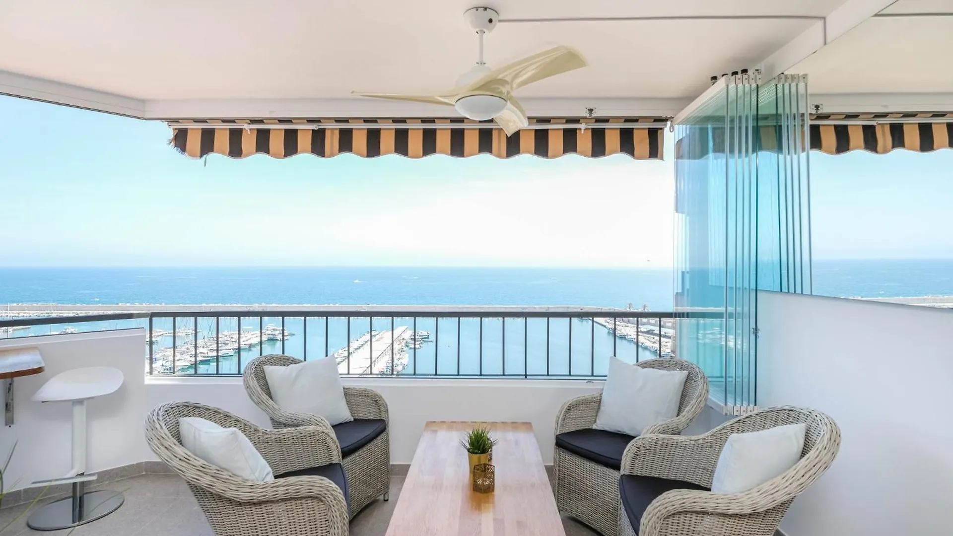 Apartment 119-Magnificent Beach Front Apartment, Fuengirola
